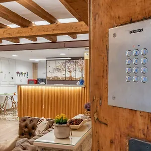 3* Hotel 977